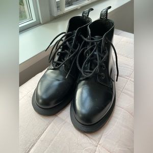 Doc Marten Boots 7 no flaws or damage